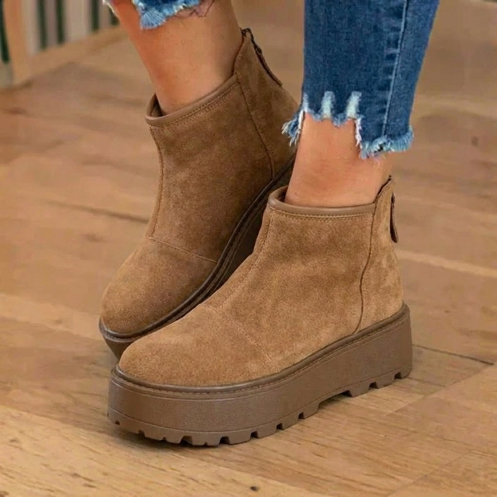 Bequeme orthopädische Stiefel für den täglichen Gebrauch