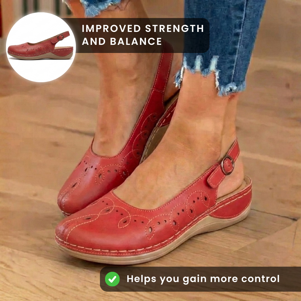 Orthopädische perforierte Wildleder-Slip-On-Flats - Muschelförmiges Wellen-Detail