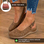 Orthopädische perforierte Wildleder-Slip-On-Flats - Muschelförmiges Wellen-Detail