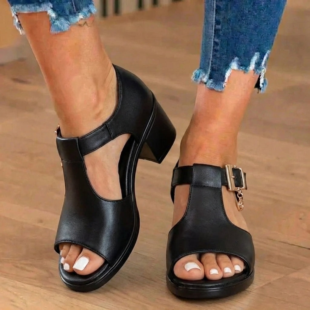 Klassische orthopädische Sandalen mit zeitlosem Stil