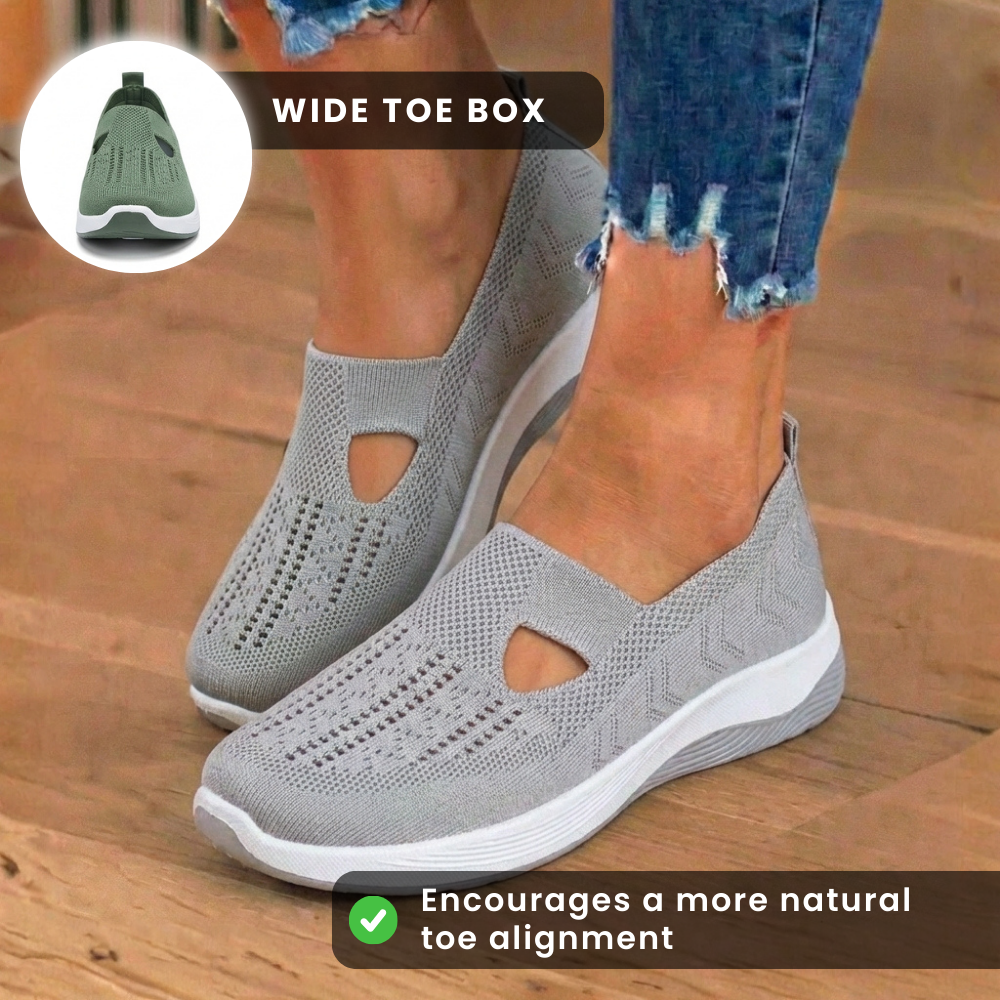 Orthopädische Strick-Slip-On-Keilabsatz-Sneaker - ausgeschnittenes Tropfen-Design und Rocker-Sohle
