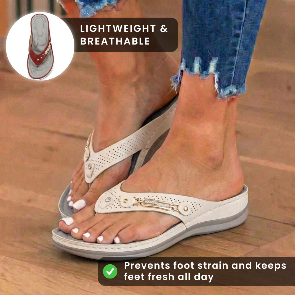 Orthopädische verzierte Keilabsatz-Zehenstegsandalen - Strass und Metallhardware