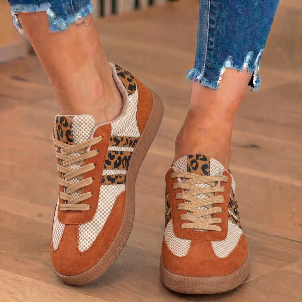 Klassische orthopädische Sneaker mit zeitlosem Stil