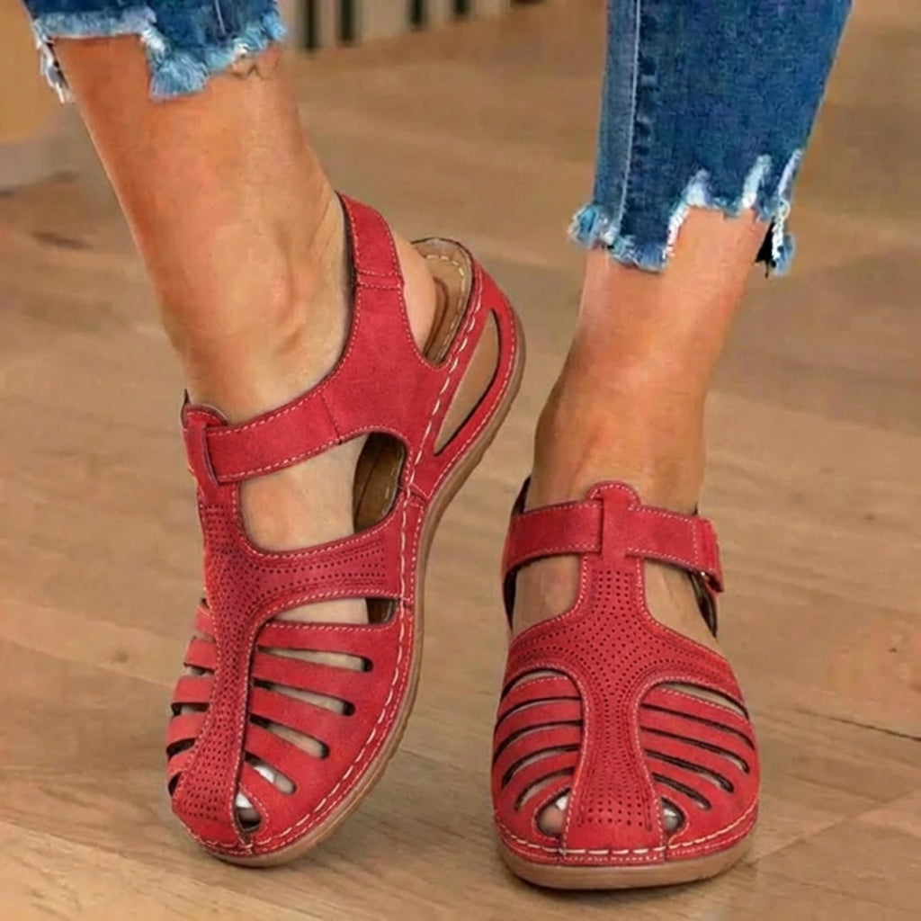 Schicke orthopädische Sandalen mit einzigartigem Design