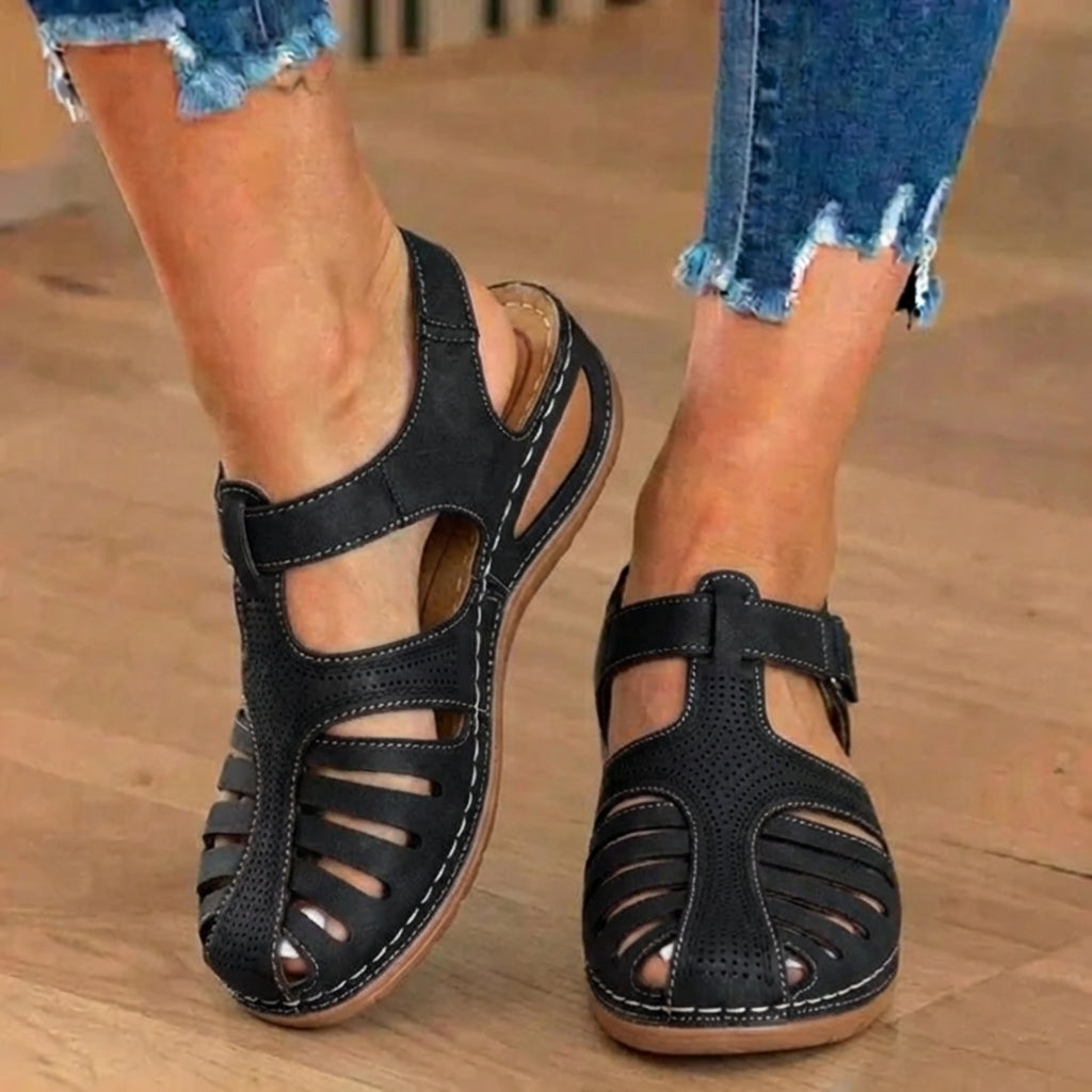 Schicke orthopädische Sandalen mit einzigartigem Design