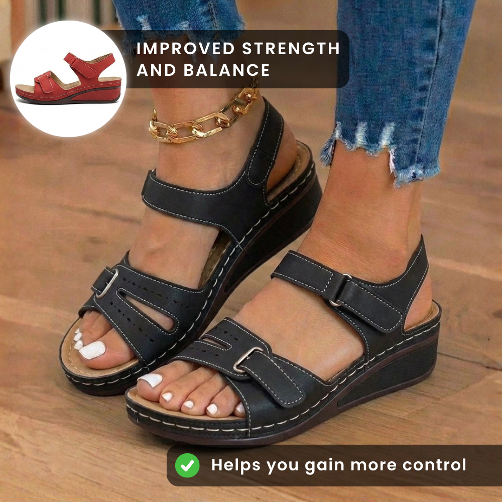 Orthopädische Leder-Keilsandalen - Perforiertes Detail & Klettriemen
