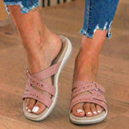 Orthopädische Wildleder-Slide-Sandalen - perforierter Ausschnitt und Klettverschluss
