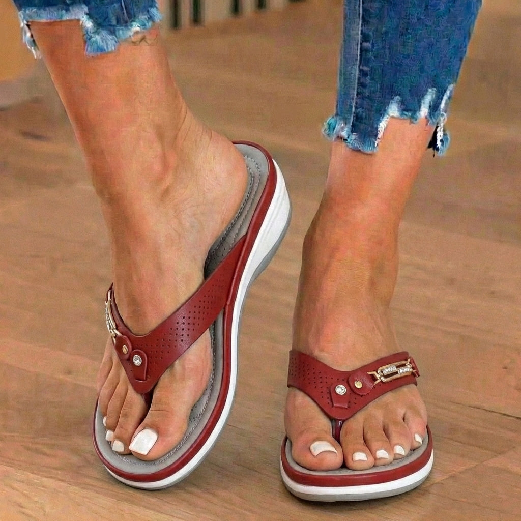 Orthopädische verzierte Keilabsatz-Zehenstegsandalen - Strass und Metallhardware