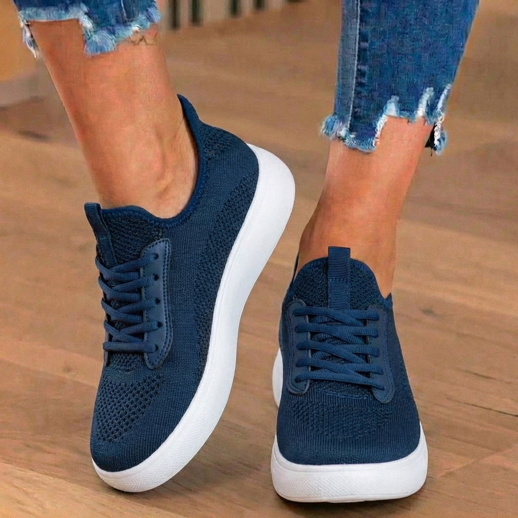 Orthopädische Strick-Slip-On-Sneaker - dehnbarer Kragen und weiße Sohle