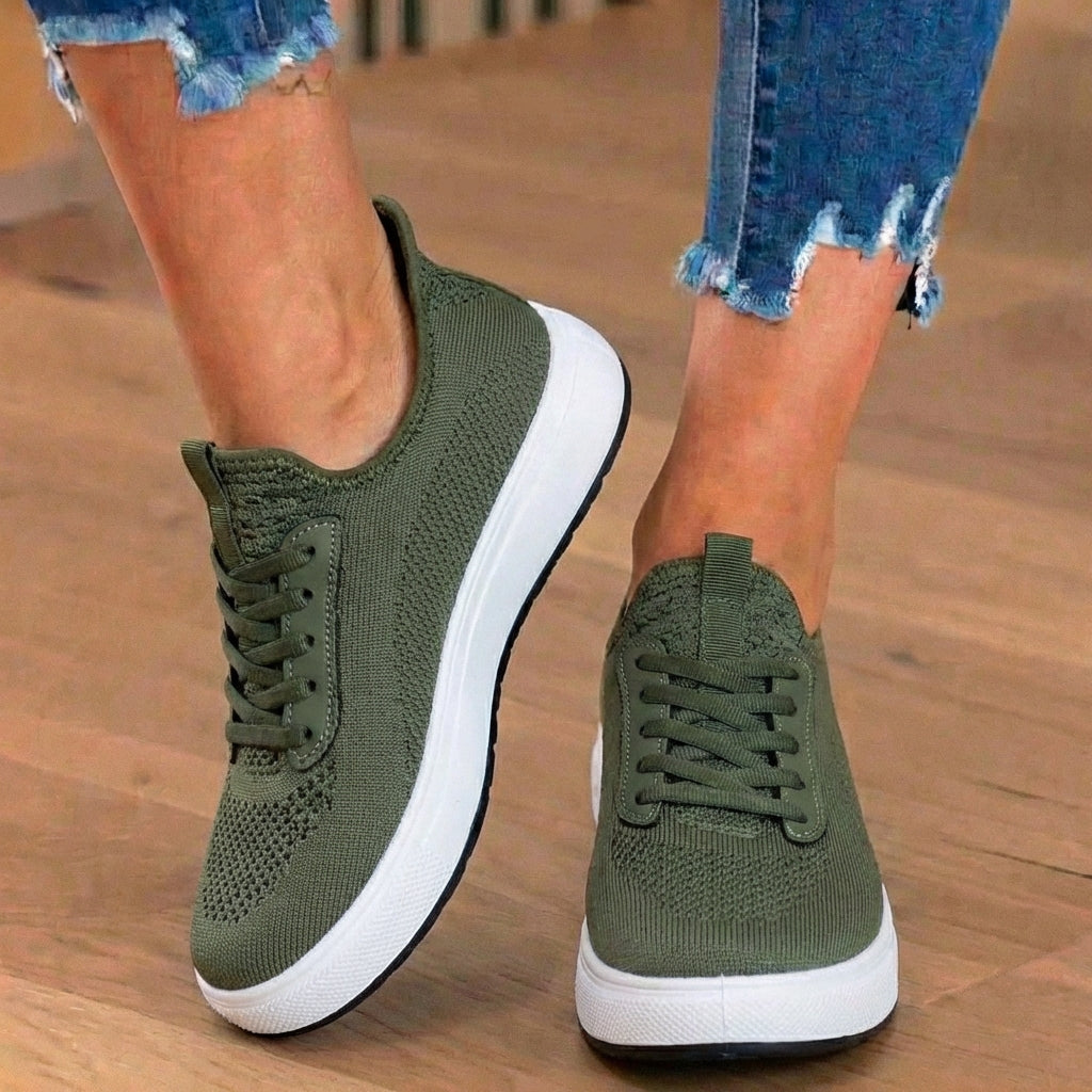 Orthopädische Strick-Slip-On-Sneaker - dehnbarer Kragen und weiße Sohle
