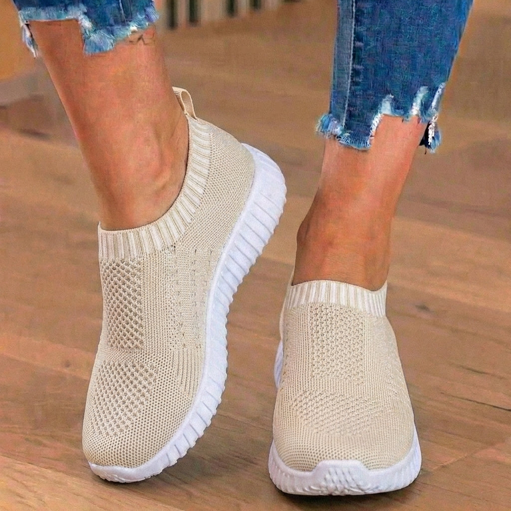 Orthopädische Strick-Slip-On-Sneaker - geripptes Kragen-Design und atmungsaktives Mesh-Oberteil