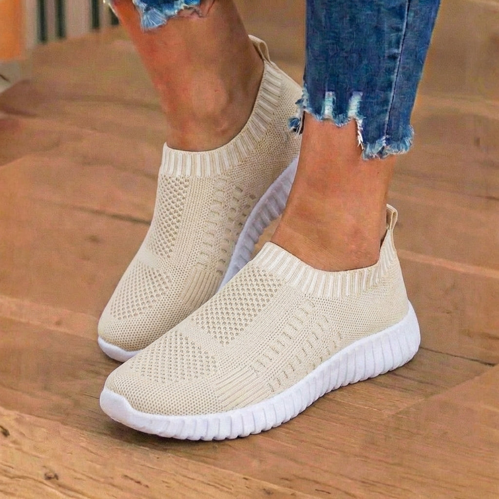 Orthopädische Strick-Slip-On-Sneaker - geripptes Kragen-Design und atmungsaktives Mesh-Oberteil