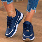 Orthopädische Leder-Athletic-Sneaker - metallischer Streifen-Akzent und perforierte Details