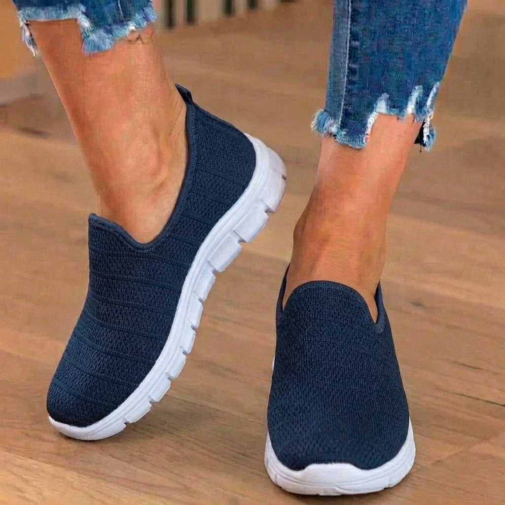 Orthopädische Strick-Slip-On-Sneaker - gestreiftes strukturiertes Design und schnürsenkellose Bequemlichkeit