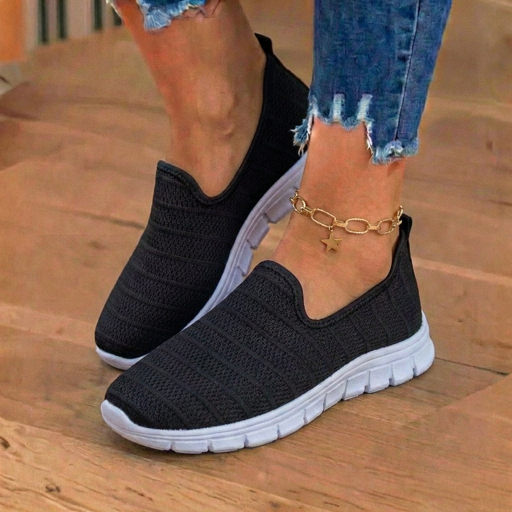 Orthopädische Strick-Slip-On-Sneaker - gestreiftes strukturiertes Design und schnürsenkellose Bequemlichkeit