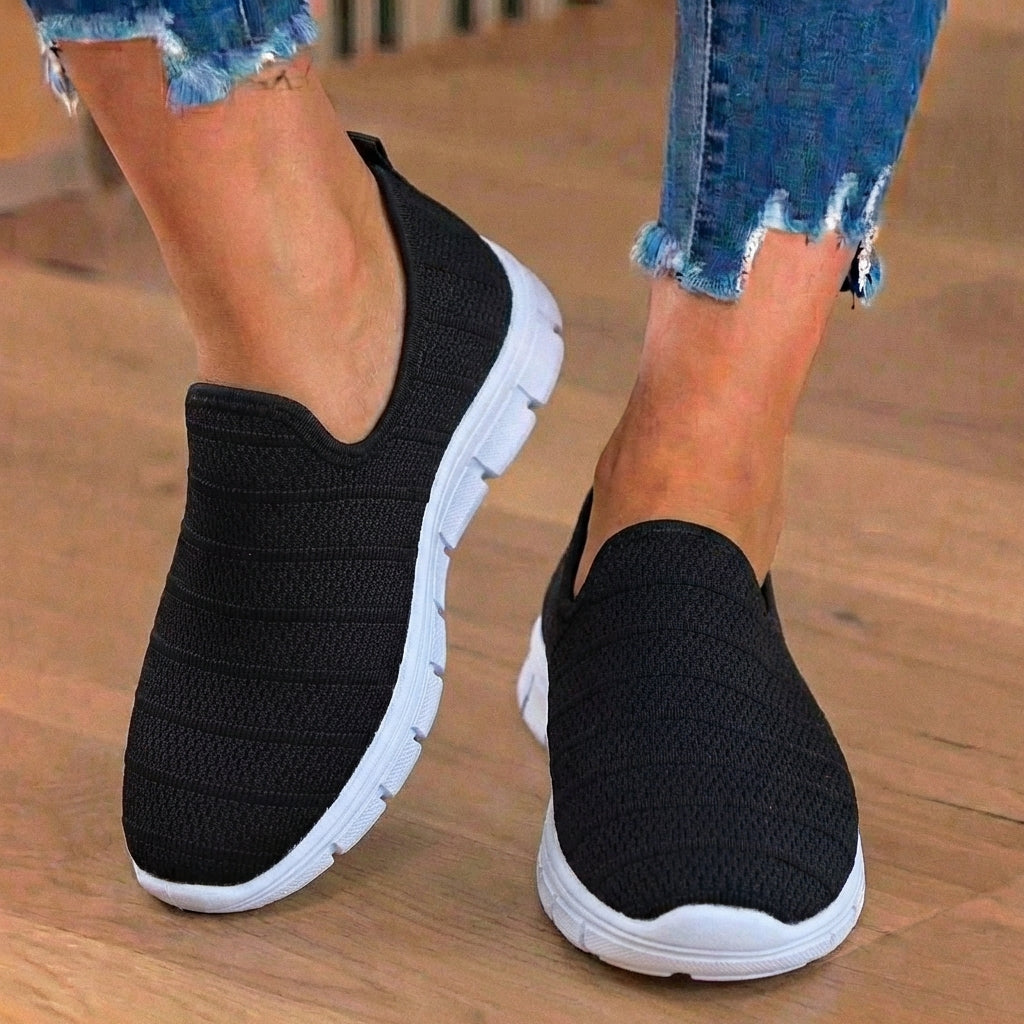 Orthopädische Strick-Slip-On-Sneaker - gestreiftes strukturiertes Design und schnürsenkellose Bequemlichkeit