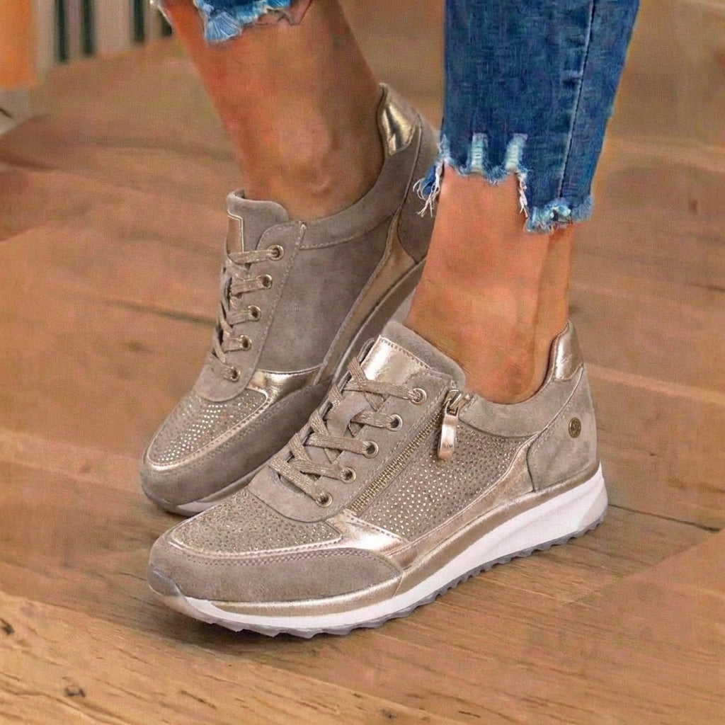 Orthopädische Wildleder-Keilabsatz-Sneaker - mit Strass besetztes Design und versteckter Höhenboost