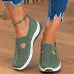 Orthopädische Strick-Slip-On-Keilabsatz-Sneaker - ausgeschnittenes Tropfen-Design und Rocker-Sohle