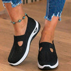 Orthopädische Strick-Slip-On-Keilabsatz-Sneaker - ausgeschnittenes Tropfen-Design und Rocker-Sohle