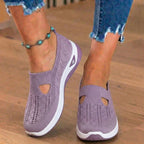 Orthopädische Strick-Slip-On-Keilabsatz-Sneaker - ausgeschnittenes Tropfen-Design und Rocker-Sohle