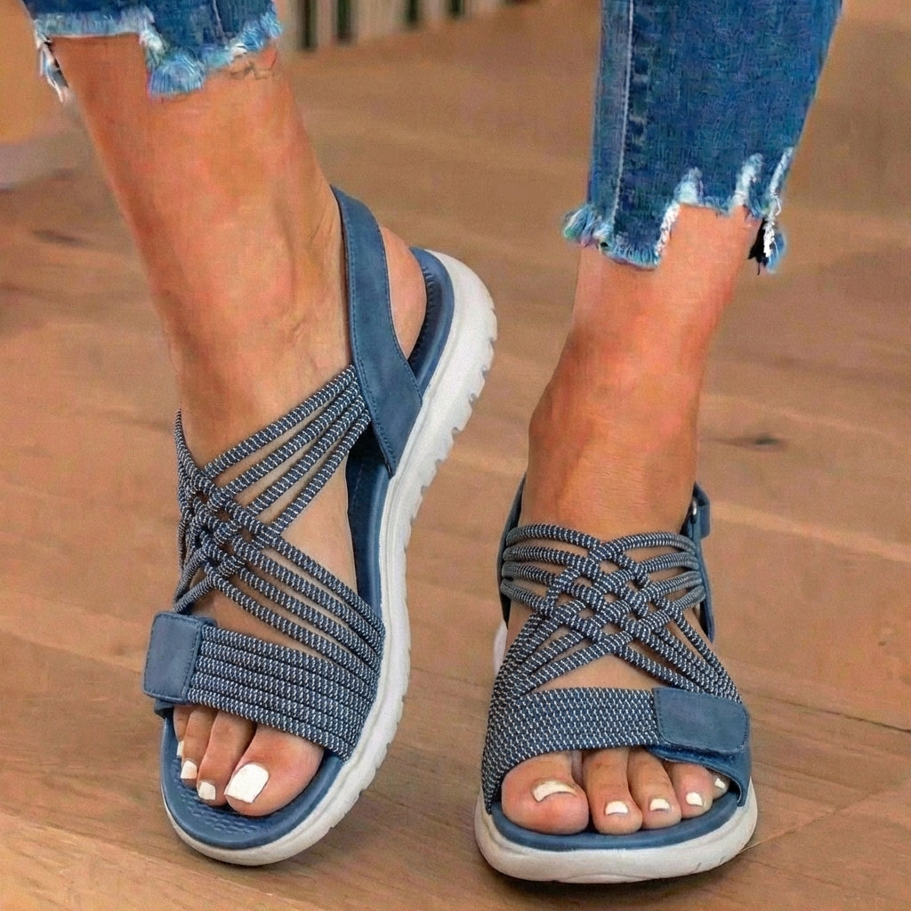 Orthopädische Sandalen aus Mischmaterial - Überkreuzriemen und zweifarbiges Design