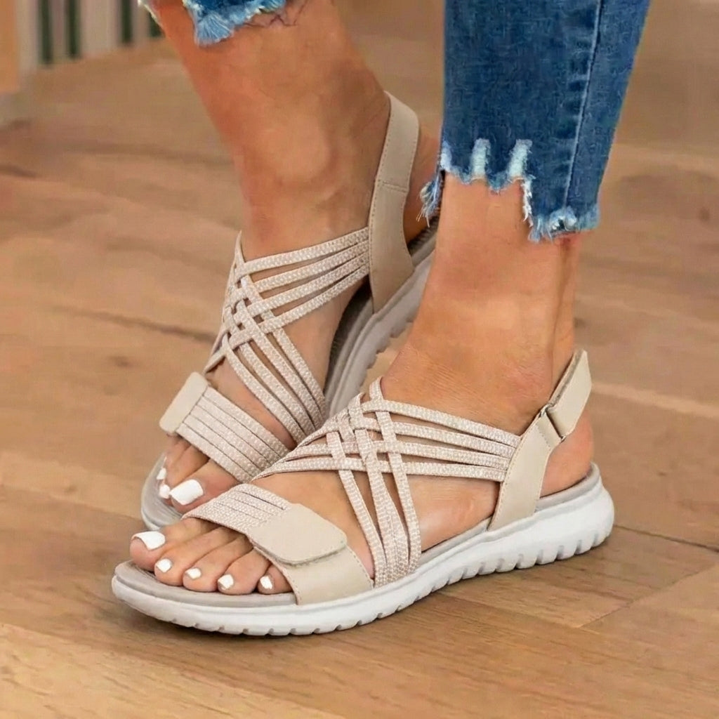 Orthopädische Sandalen aus Mischmaterial - Überkreuzriemen und zweifarbiges Design