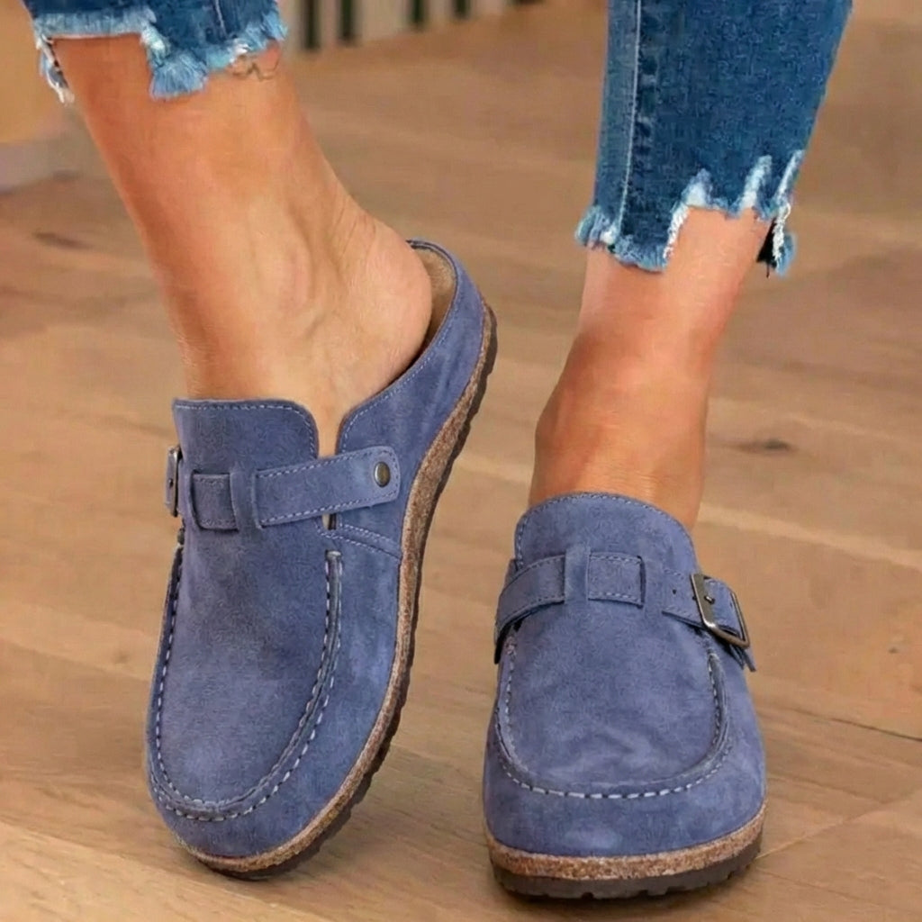 Orthopädische Wildleder-Schnallen-Mules - Kontrastnaht-Detail