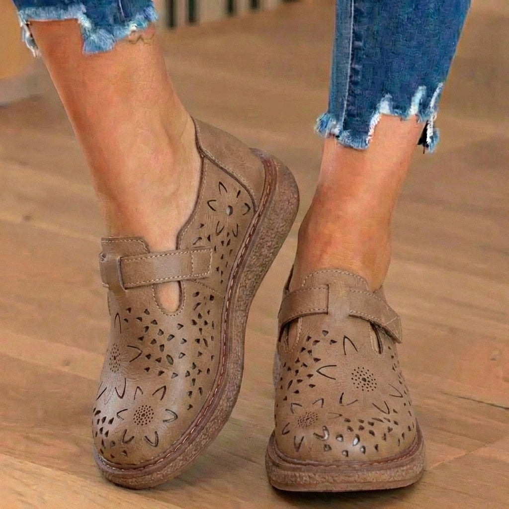 Orthopädische Leder-perforierte Mary-Janes - Blumiger Ausschnitt T-Träger