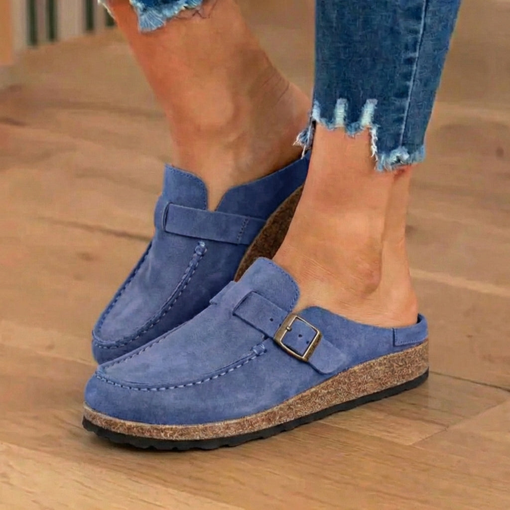 Orthopädische Wildleder-Schnallen-Mules - Kontrastnaht-Detail