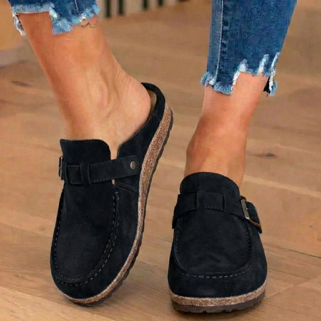 Orthopädische Wildleder-Schnallen-Mules - Kontrastnaht-Detail