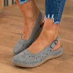 Orthopädische perforierte Wildleder-Slip-On-Flats - Muschelförmiges Wellen-Detail