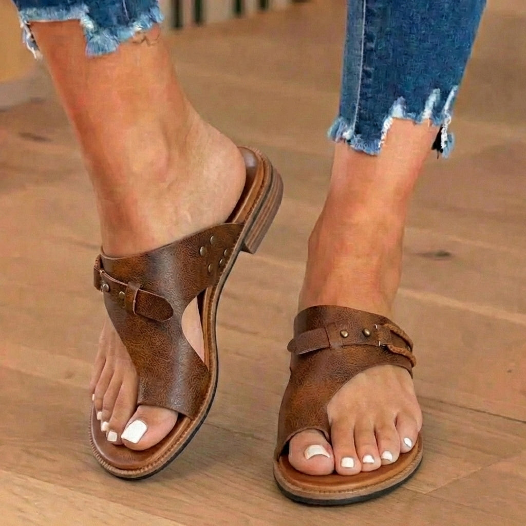 Orthopädische Leder-Zehenring-Sandalen - Schnallen-Akzent und Kork-Fußbett