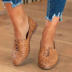 Orthopädische Leder-Geflecht-Slip-On-Flats - Flechtwerk-Ausschnitt-Detail