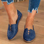 Orthopädische Leder-Geflecht-Slip-On-Flats - Flechtwerk-Ausschnitt-Detail
