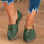 Orthopädische Leder-Geflecht-Slip-On-Flats - Flechtwerk-Ausschnitt-Detail