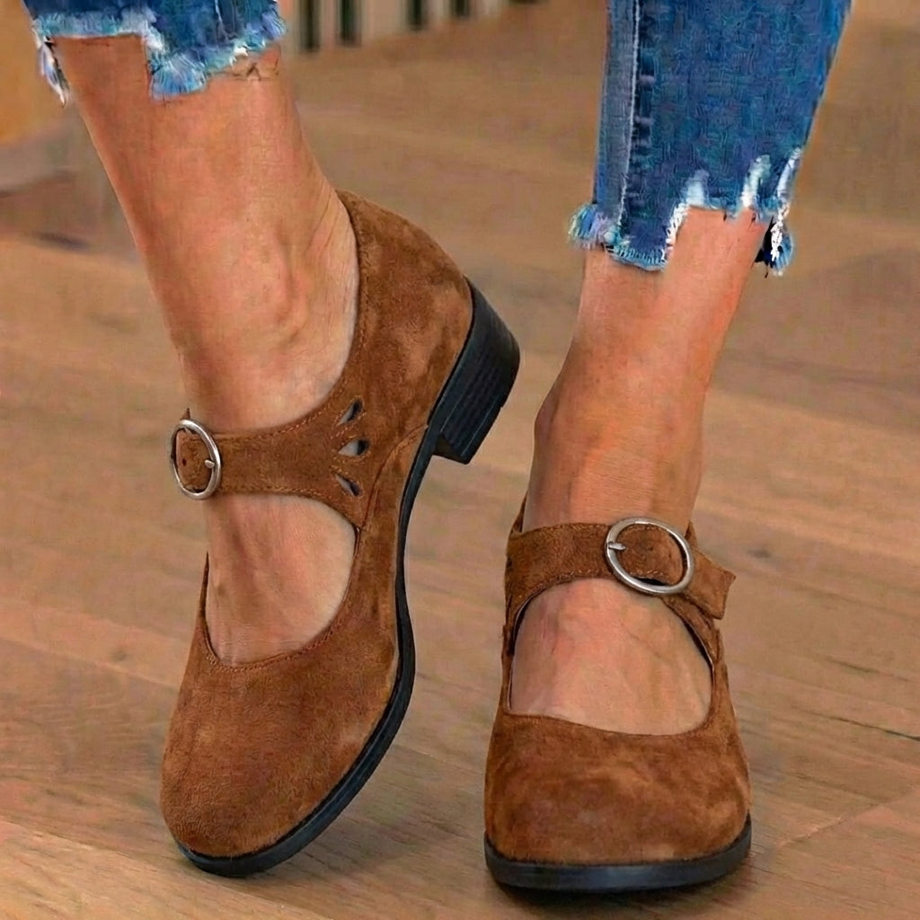 Orthopädische Wildleder-Mary-Jane-Blockabsätze - Ringschnalle & Ausschnitt-Detail