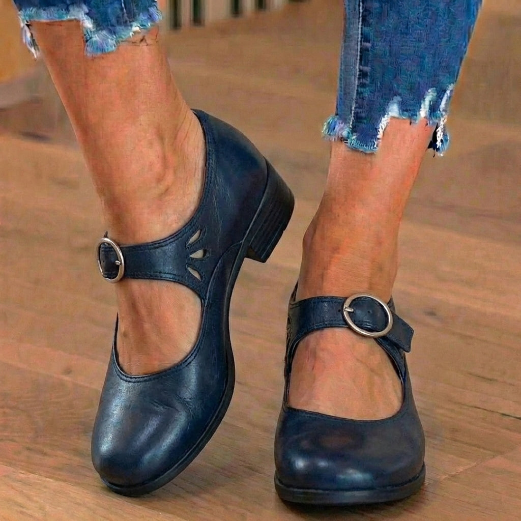 Orthopädische Wildleder-Mary-Jane-Blockabsätze - Ringschnalle & Ausschnitt-Detail