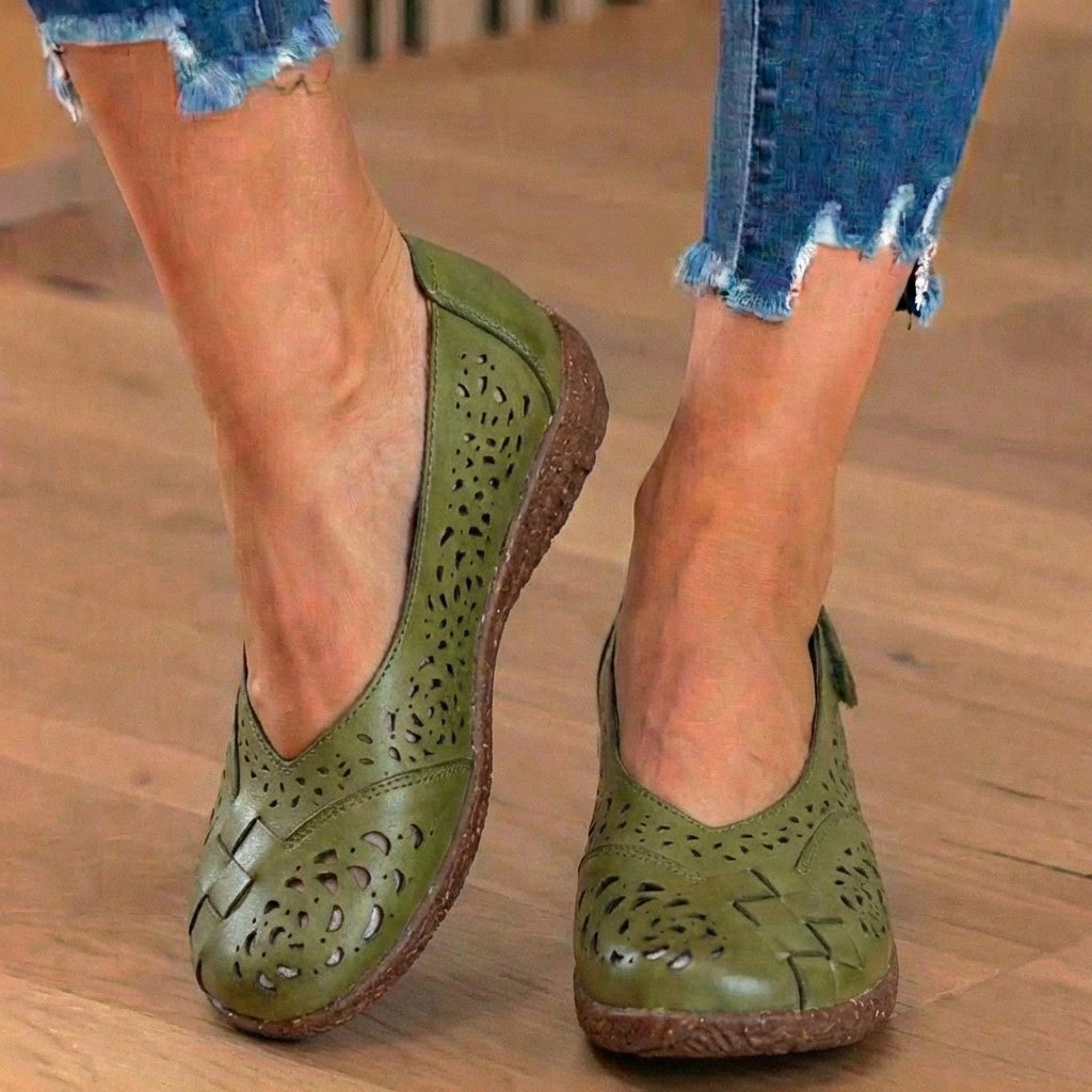 Orthopädische Leder-Slingback-Keilabsätze - Perforiertes Blumen-Ausschnitt-Muster