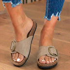 Orthopädische Leder-Kork-Slide-Sandalen - Übergroße Schnalle Detail