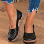 Orthopädische Leder-Slip-On-Loafer - Geometrisches Laserschnitt-Muster