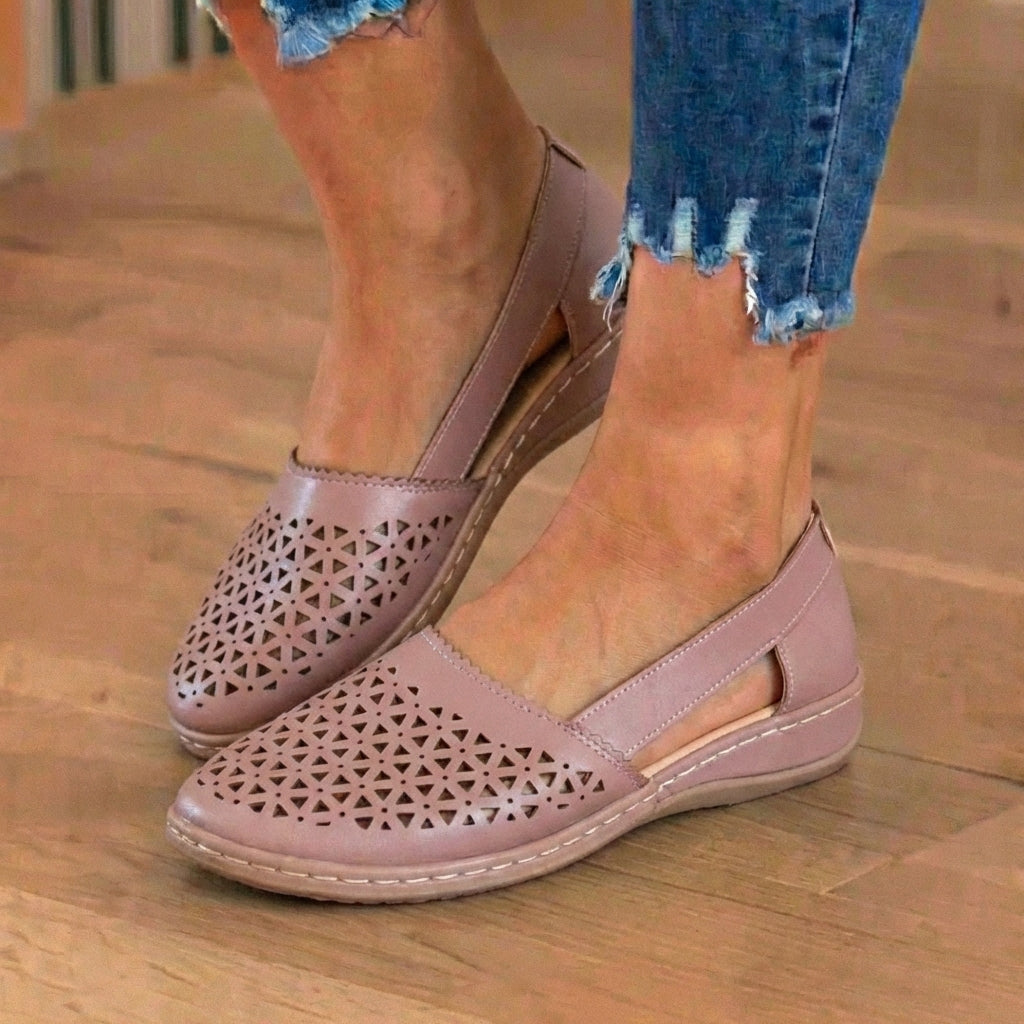 Orthopädische Leder-Slip-On-Loafer - Geometrisches Laserschnitt-Muster