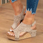 Orthopädische Leder-Nieten-Plateaukeilabsätze - Kork- & Ausschnitt-Design
