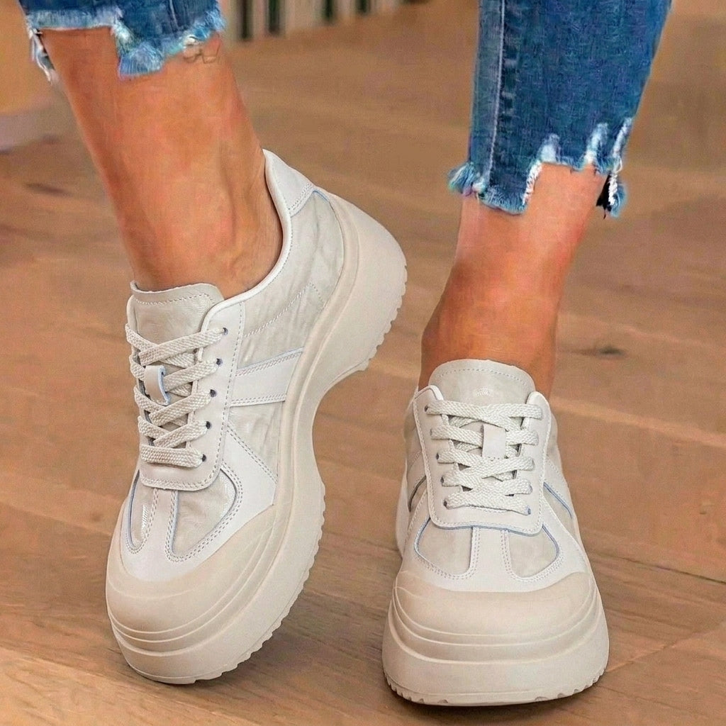 Schicke orthopädische Schuhe mit einzigartigem Design