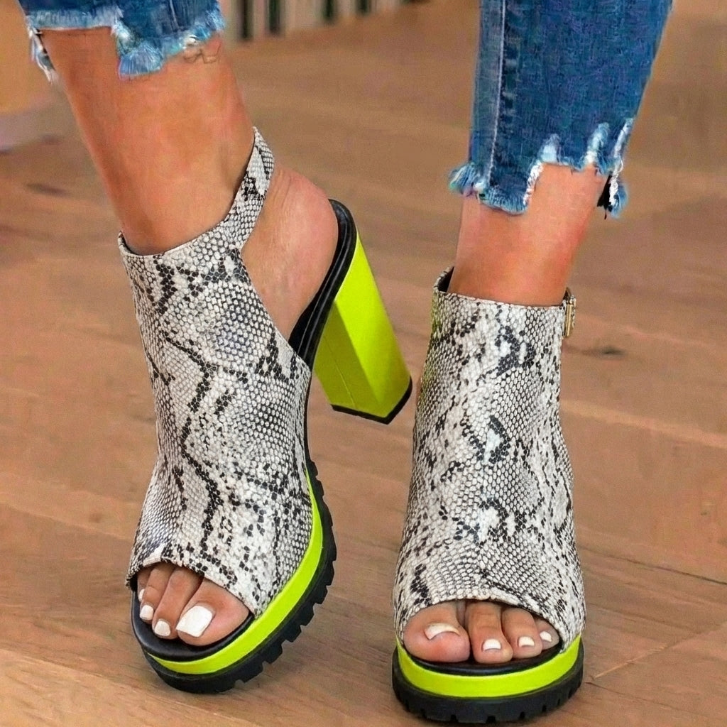 Klassische Orthopädische Sandalen mit zeitlosem Stil