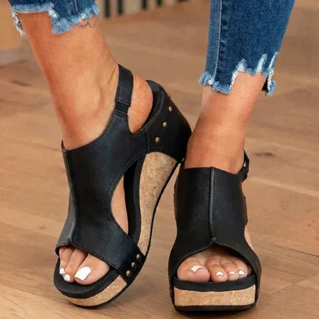 Orthopädische Leder-Nieten-Plateaukeilabsätze - Kork- & Ausschnitt-Design